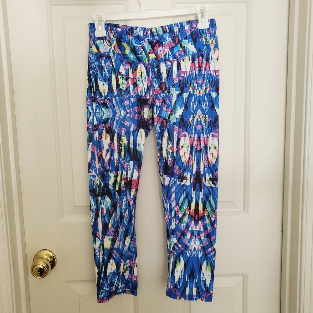 Fabletics Salar Capri Leggings Reef Blue Geometric Print Active Pants Size Small